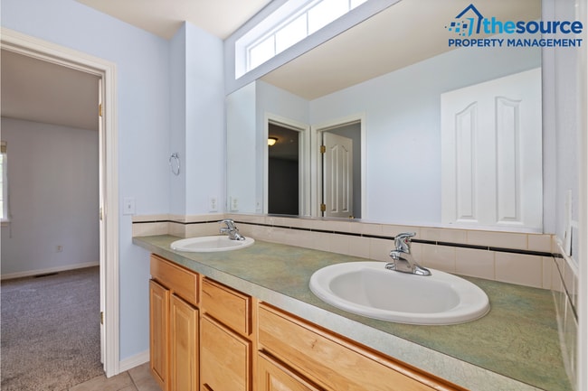 Building Photo - Charming 4 Bedroom 4 Bathroom Townhome in Desirable West Fort Collins!