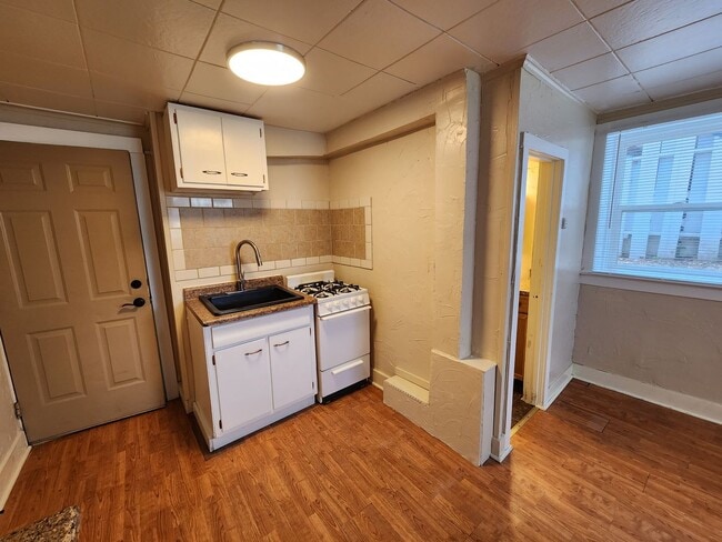 Building Photo - Jackson Studio Suites