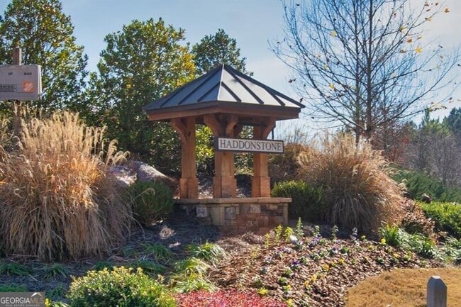 Building Photo - 272 Commons Ave