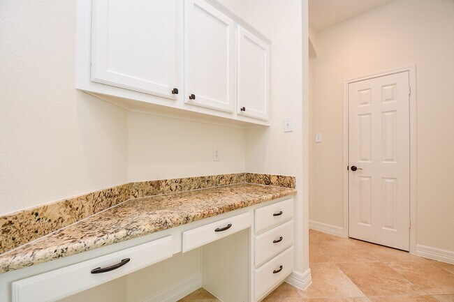 Building Photo - 2142 Morning Park Dr