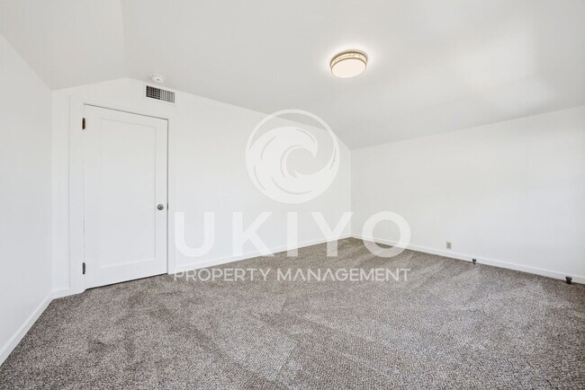 Building Photo - 860 Portal Ave