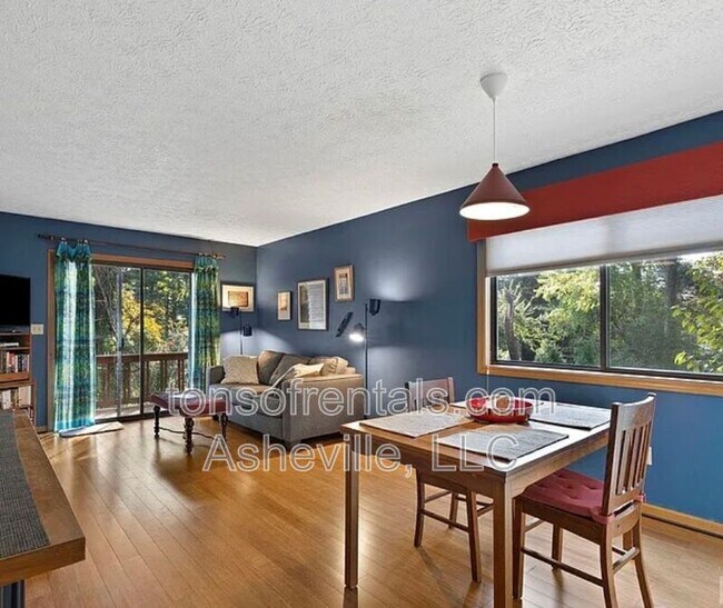 Building Photo - 581 Courtwood Ln