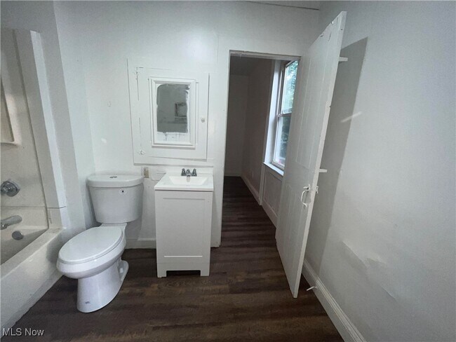 Building Photo - 5466 S Ridge Rd