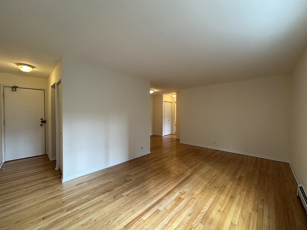 Building Photo - 432 W Oakdale Ave