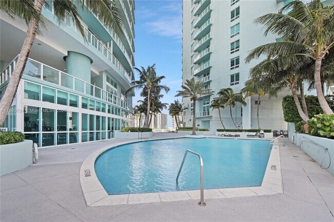 Building Photo - 1900 N Bayshore Dr