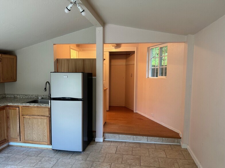 Building Photo - 16220 Greenwood Ln