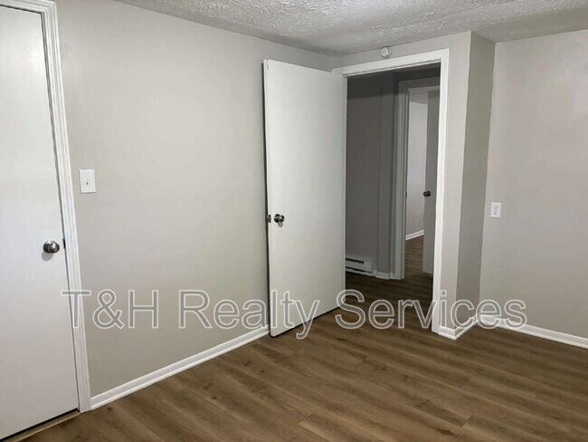 Building Photo - 3180 Blue Bluff Rd