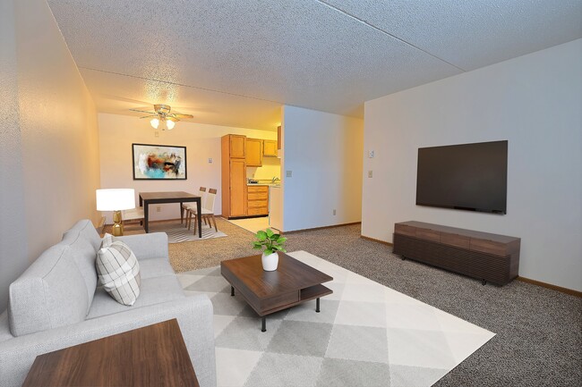 Fargo, ND Alden Pines Apartments | Living - Alden Pines