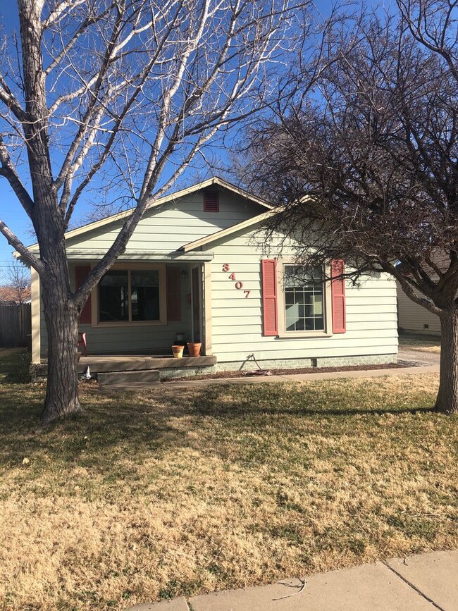 Primary Photo - Located Oliver Eakle/AC !!! Cute 2/1/1 wit...