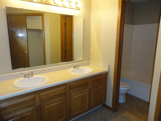 Building Photo - 610 Canary Creek Dr