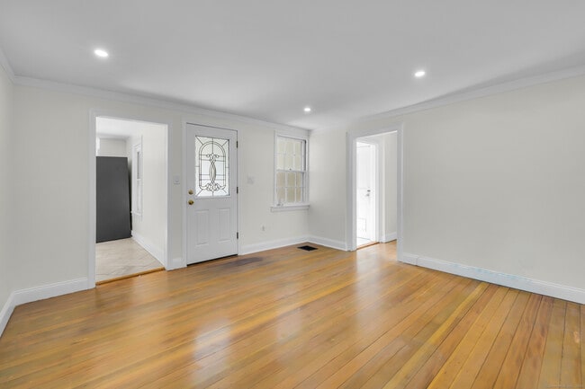 Building Photo - 945 Glastonbury Turnpike