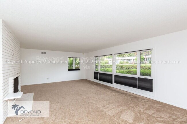 Building Photo - 6536 Avenida Manana