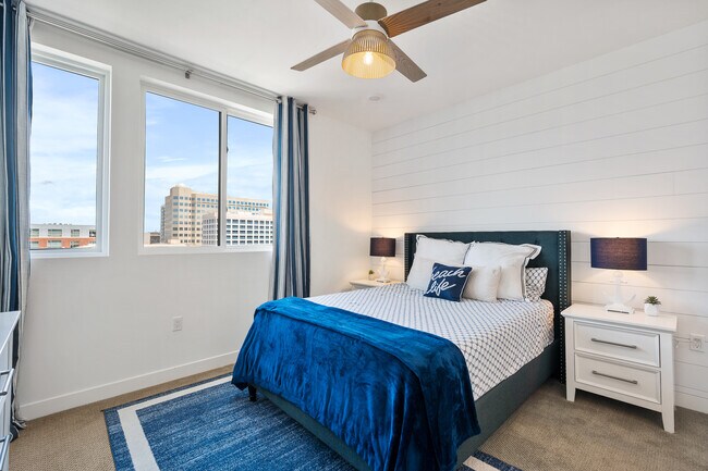 Building Photo - 281 W 8th St