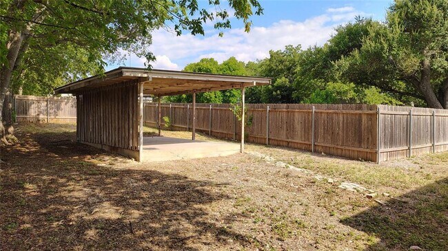 Building Photo - 2 Bedroom 1 Bath in North Austin