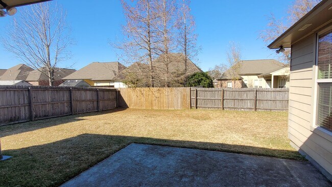 Building Photo - Spacious 3 bedroom plus office in Springlake off Bluebonnet
