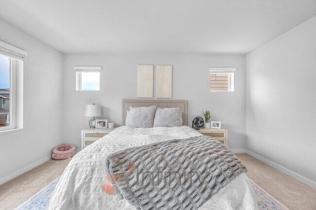 Building Photo - 8943 SW Vermillion Dr