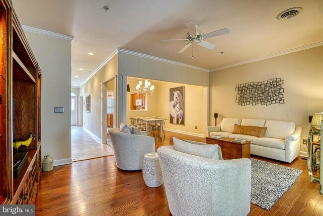 Building Photo - 28463 Pinehurst Cir