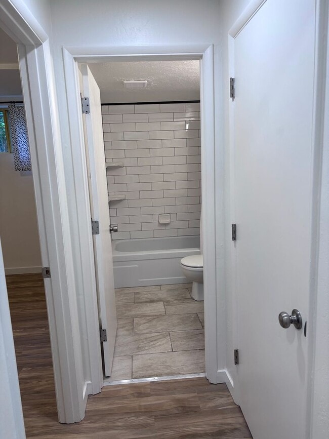 Building Photo - BIR225