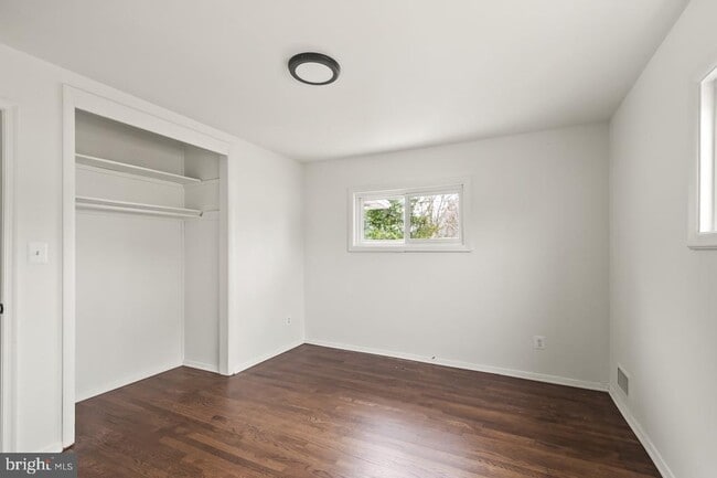 Building Photo - 10725 Maple St