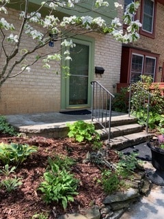 Building Photo - 2156 Golf Course Dr