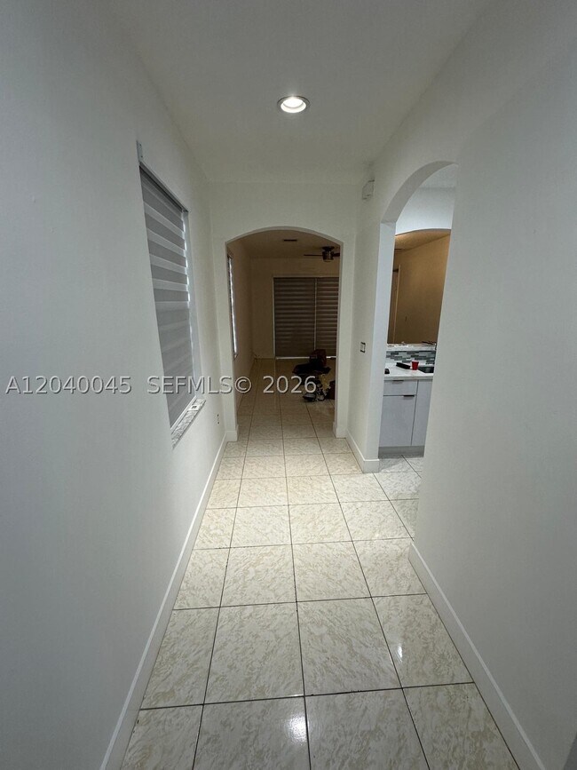 Building Photo - 4273 NE 10th Ct