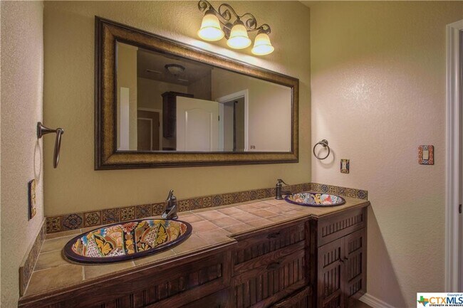 Building Photo - 2623 Kangaroo Ct
