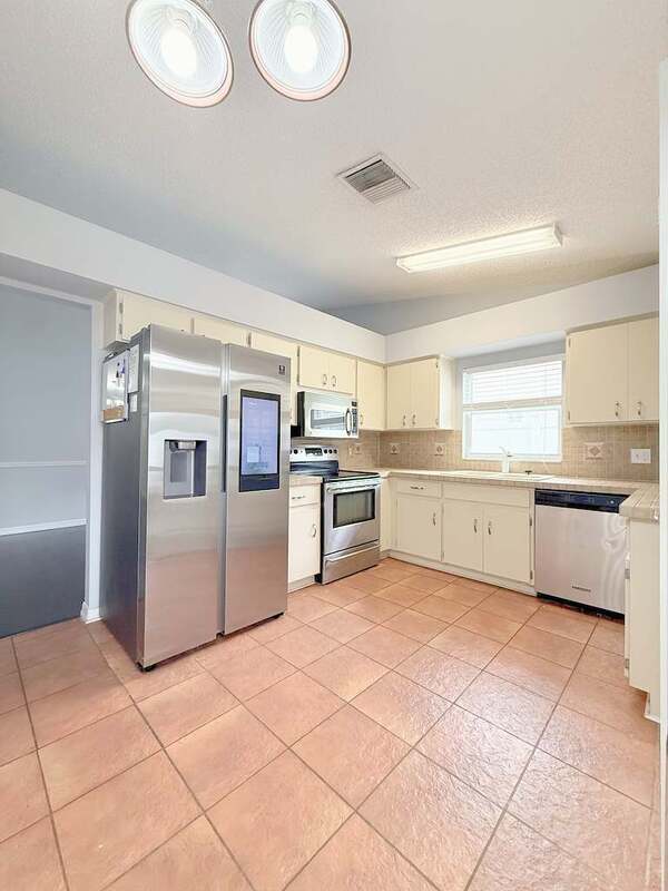 Building Photo - 1118 Hardwood Dr