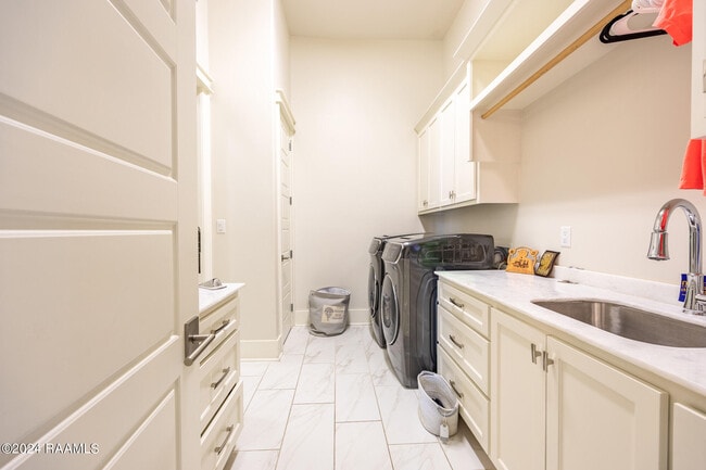 Building Photo - 300 Brightwood Dr