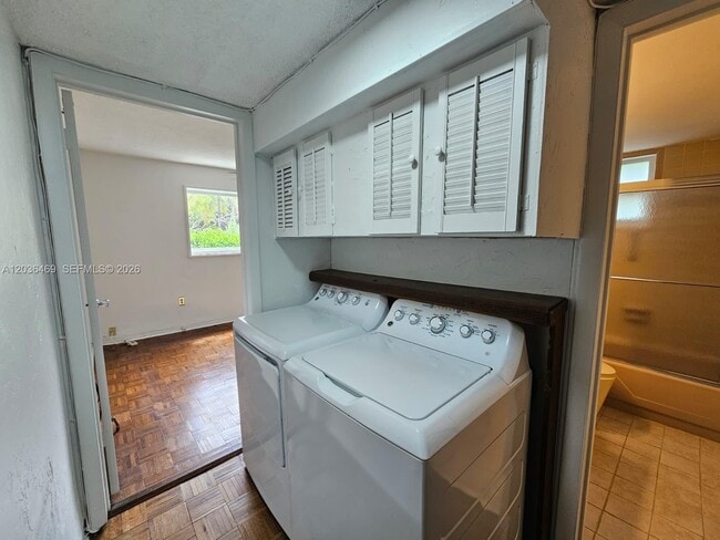 Building Photo - 520 NE 38th St
