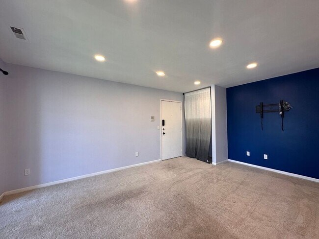 Building Photo - 440 Baldwin Ave