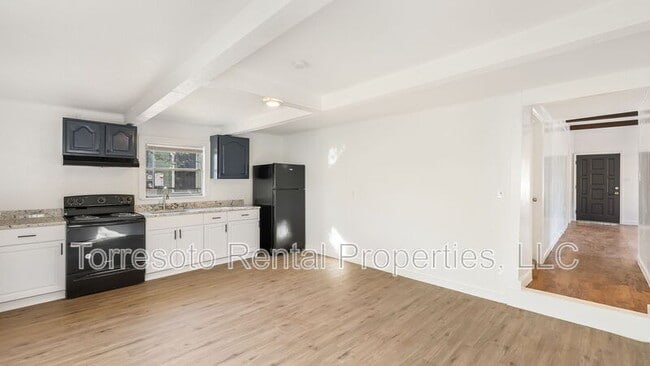 Building Photo - 2600 Morales St