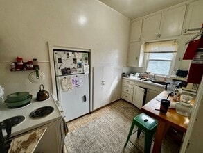 Building Photo - 404 S Van Buren St