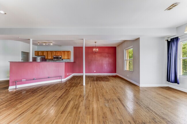 Building Photo - 102 N Hamlin Ave