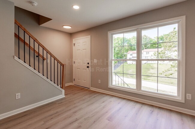 Building Photo - 400 Gallery Ln