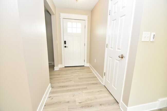 Building Photo - 3805 Wedgewood Ct