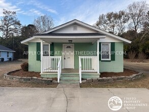 Building Photo - Updated 3BR Home with Large Yard