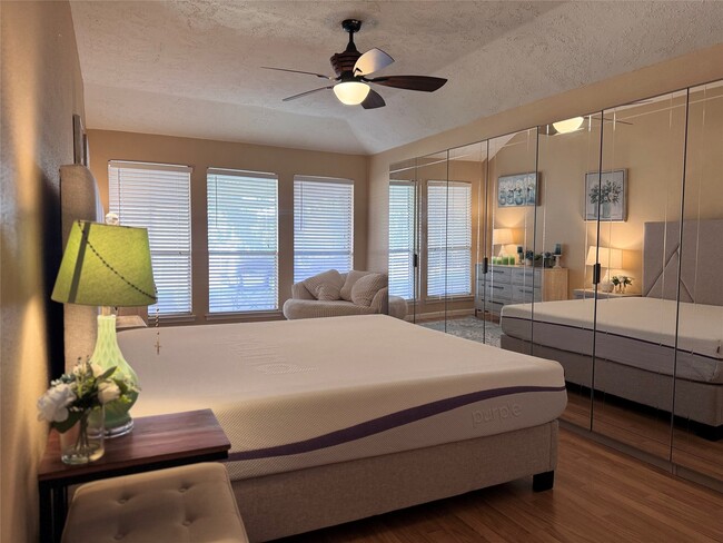 Building Photo - 8507 Grove Park Dr