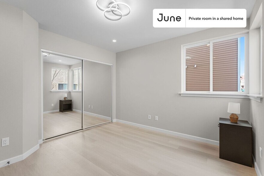 Building Photo - Room in Shared 5 bed/5 bath home in Boyle Heights
