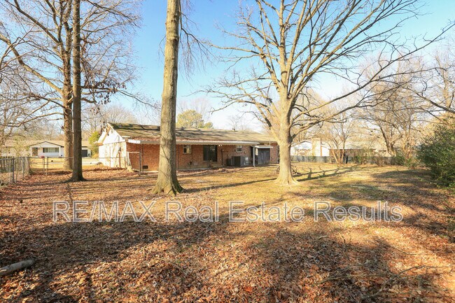 Building Photo - 2842 N Loxley Ave