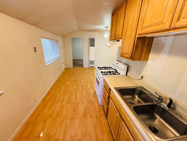 Building Photo - 940 Merced Ave