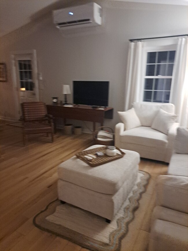 Building Photo - 386 White Store Rd