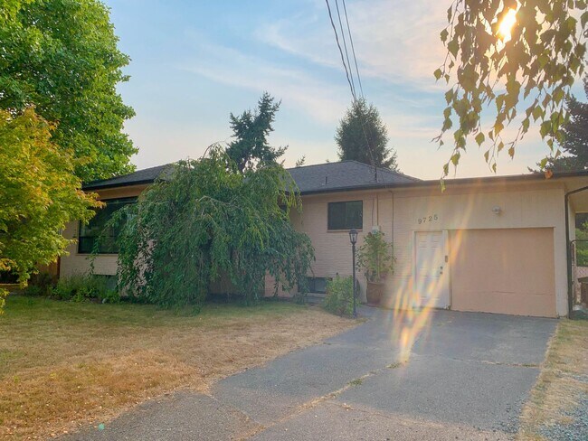 Building Photo - Spacious 4 bedroom house on a quiet North Ballard/Crown Hill  location