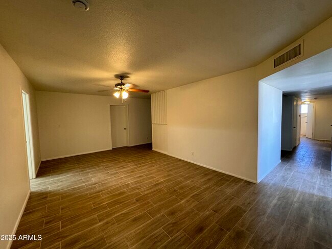 Building Photo - 1718 W Oraibi Dr