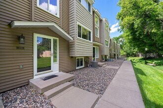 Building Photo - 304 Pondridge Cir