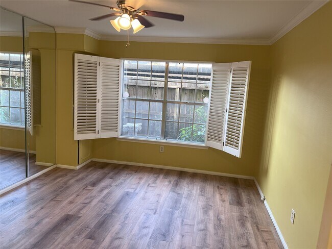 Building Photo - 7600 Burgoyne Rd