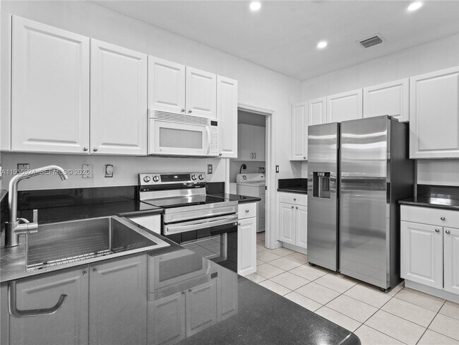 Building Photo - 11186 NW 73rd Terrace