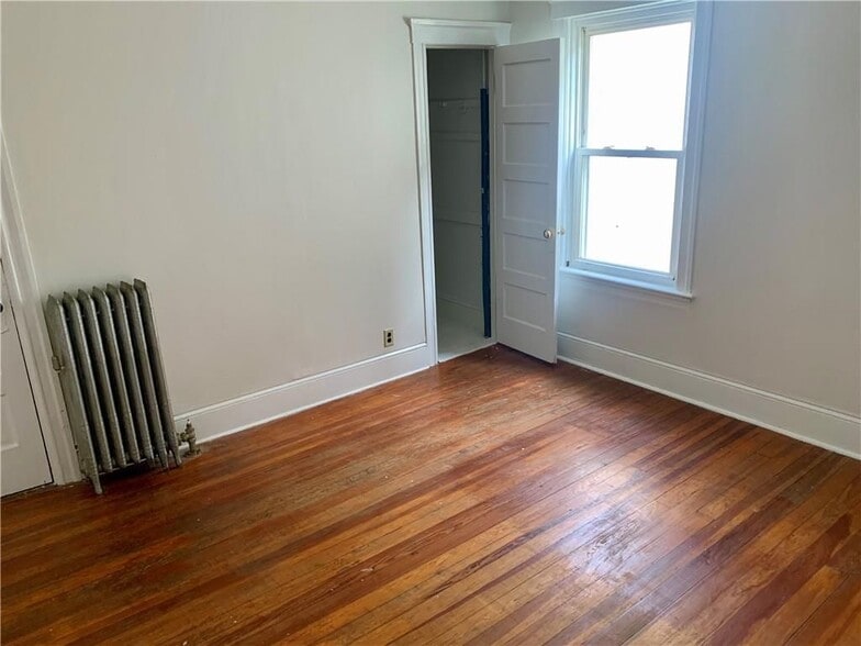 Building Photo - 32 Sisson St