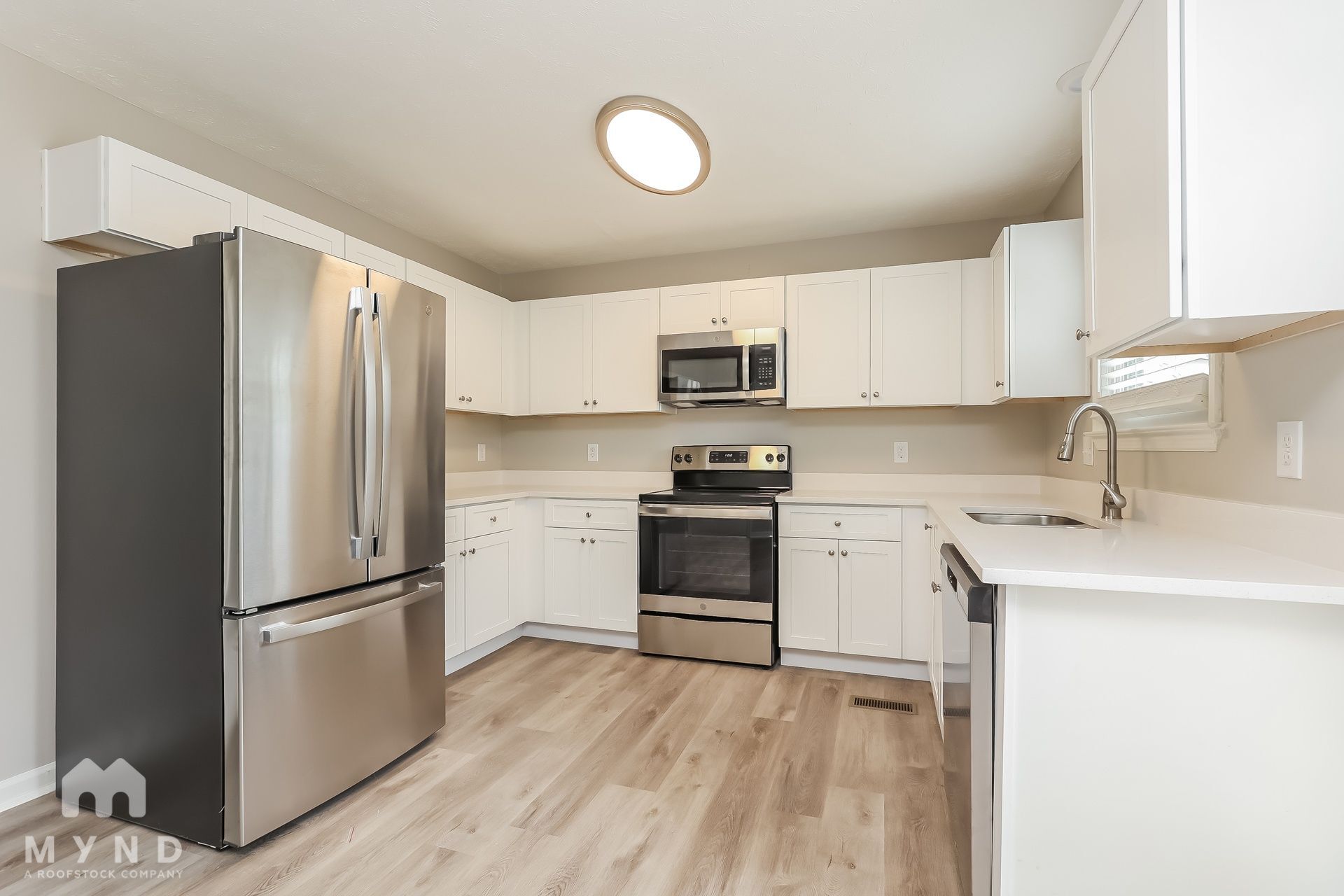 Building Photo - 204 Deerlake Dr