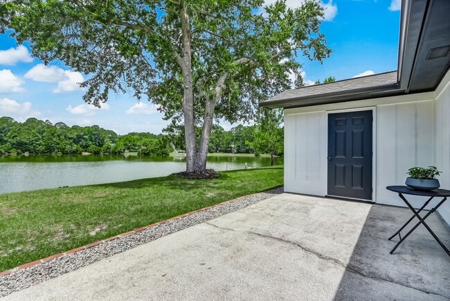 Building Photo - 175 E Lakemont Dr