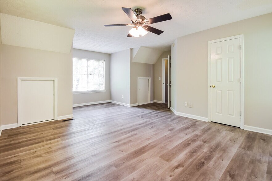 Building Photo - 5543 Dorsett Shoals Rd